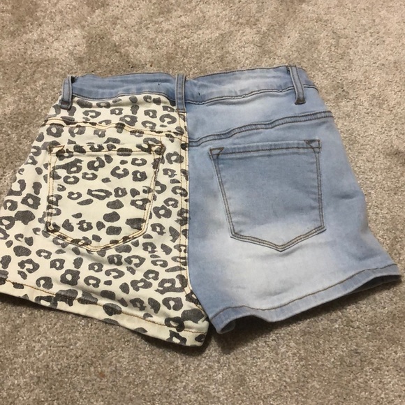 leopard print low rise shorts - Picture 2 of 3
